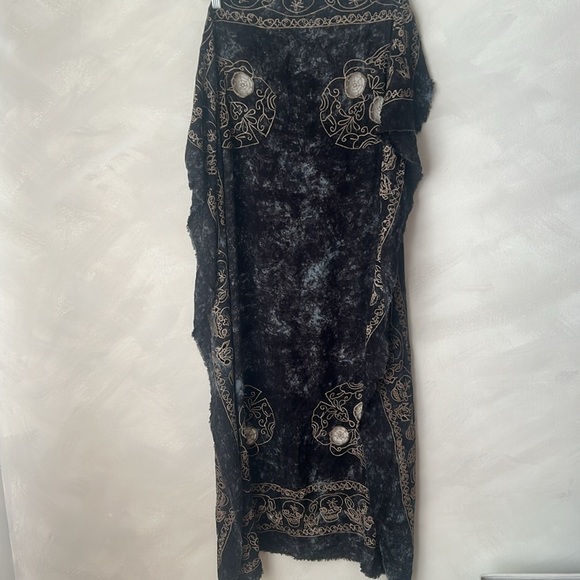 One Teaspoon embroidered tie dye skull scarf wrap sarong - Picture 7 of 7